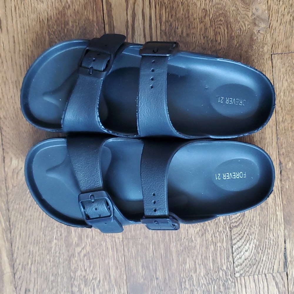 Forever 21 Black Dual Strapped Buckled Platform Slides sz 6
